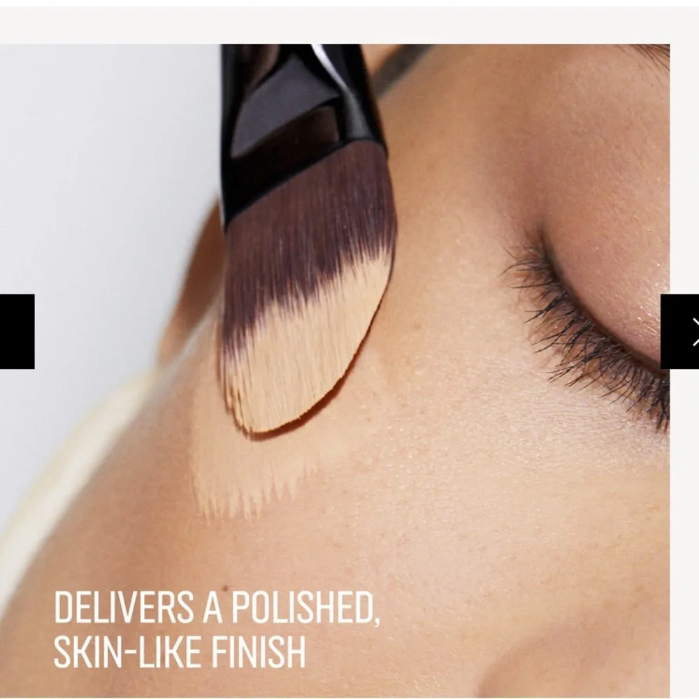 Bobbi Brown blush Cosmetic Bag 2 foundation Brushes